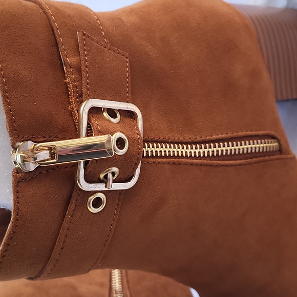 Layne Bryant size 8 suede zip up boots - Picture 4 of 5